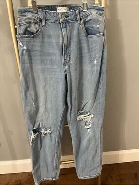 Abercrombie & Fitch Curve Love The Mom High Rise Jeans | Light Wash | Size 30